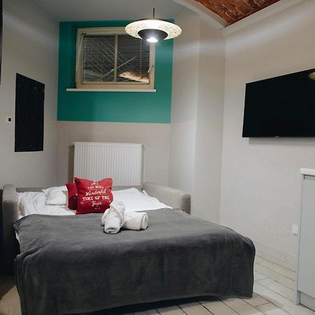 M5 Main Square Stylish One Bedroom Краков Экстерьер фото