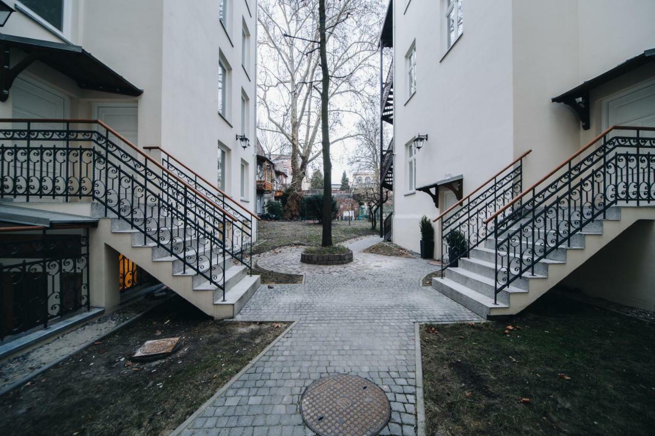 M5 Main Square Stylish One Bedroom Краков Экстерьер фото
